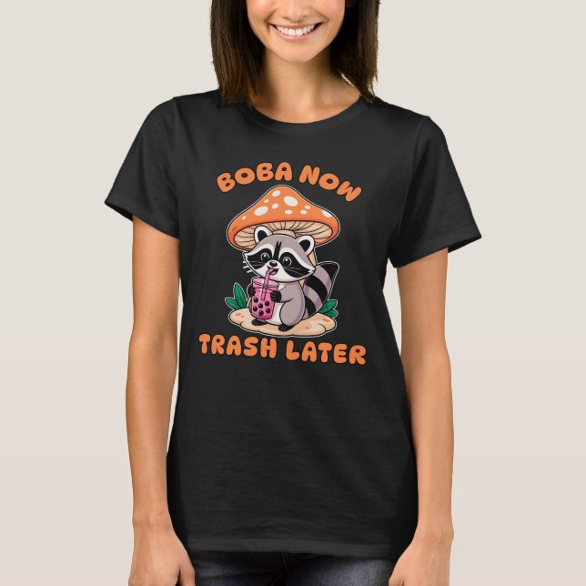 Camiseta Boba Now Trash Later, Cute Raccoon Drinking Bubble (Frente)