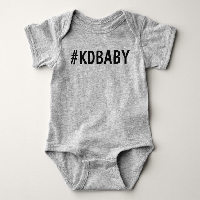 Camiseta Bodysuit do futebol do bebê de KD (Frente)