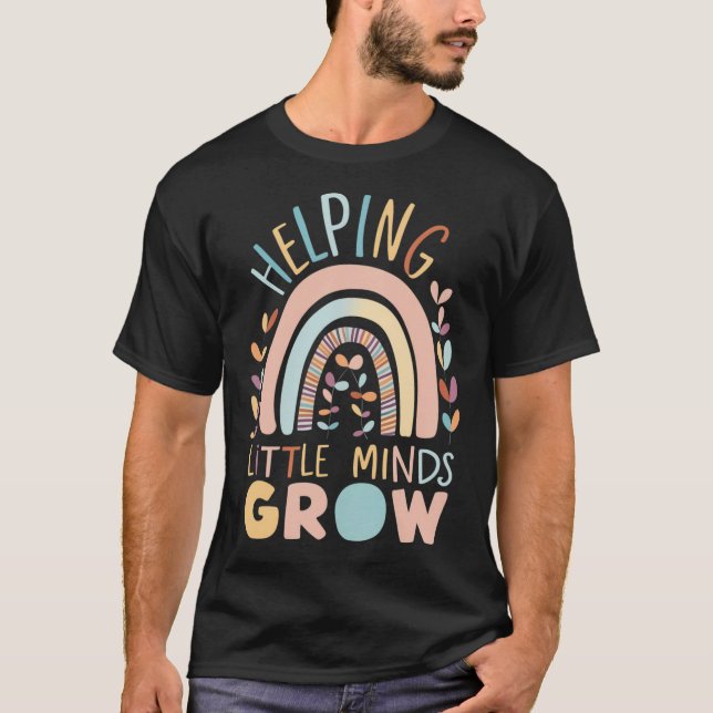 Camiseta Boho De Volta À Escola Ajudando Pequenas Mentes A  (Frente)