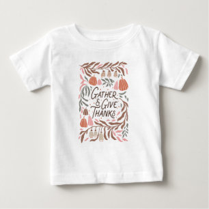 Camiseta Boho Floral Reúne e Dê Obrigados