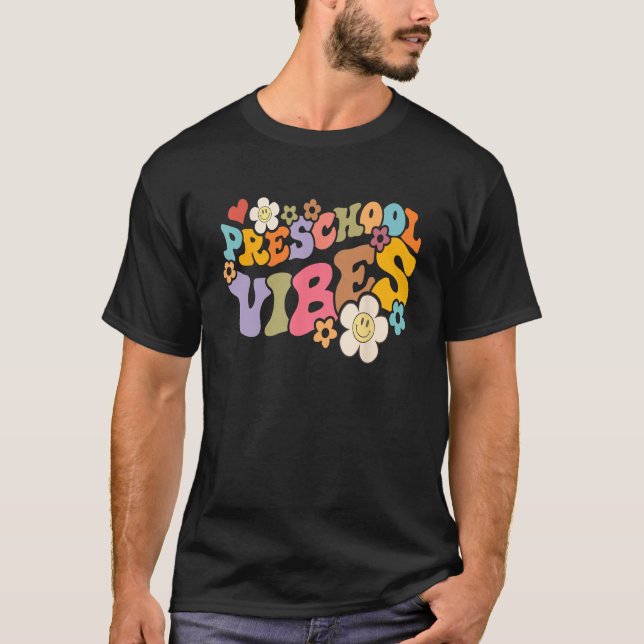 Camiseta Boho Groovy de volta à pré-escola vibra professor (Frente)