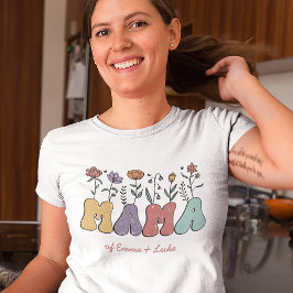 Camiseta Boho Mama Texto com Flores e Nomes de Crianças