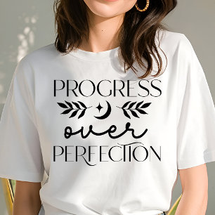Camiseta Boho Progressar em vez de Perfeição Motivacional