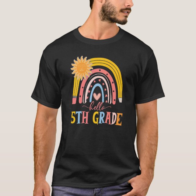 Camiseta Boho Rainbow Alô Professor Da Classe 5 Primeiro Di (Frente)