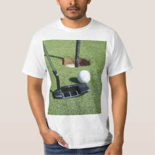 Camiseta Bola De Golfe Colocando No Verde