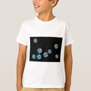 Camiseta bolas do disco no espaço vazio