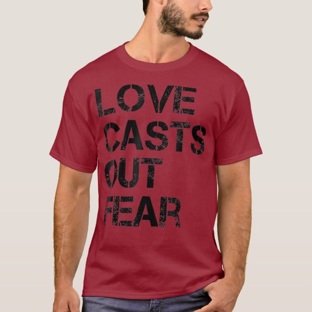 Camiseta Bold Love Casts Out Fear Cool Bible  for Men or (Frente)