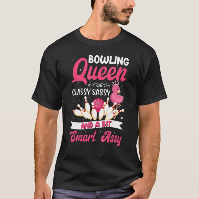 Camiseta Boliche Rainha Clássica Sassy E Um Bit Smart Assy  (Frente)