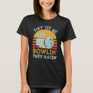 Camiseta Boliches Retro Eles Me Veem Dando Um Golpe.