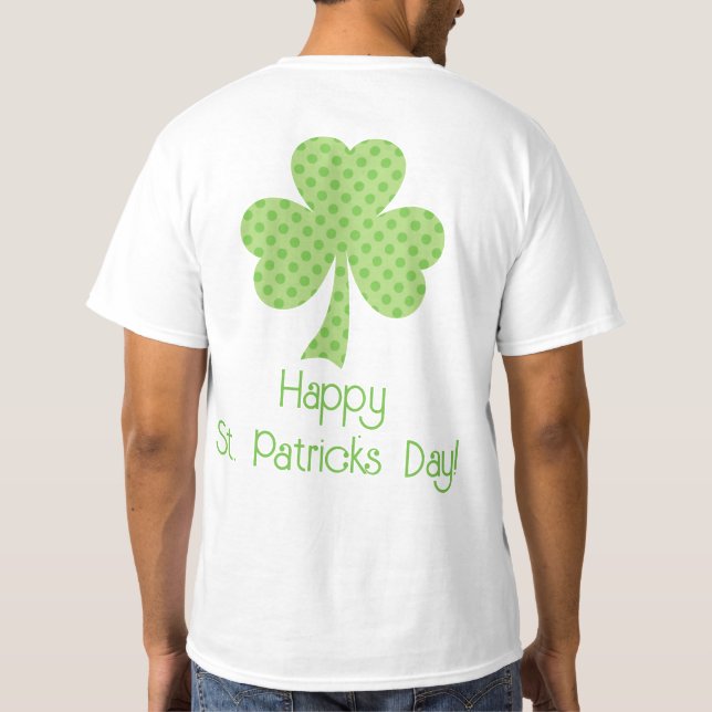 Camiseta Bolinhas de Shamrock. Dia de Patrício no peito (Verso)