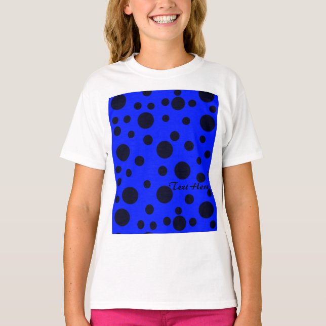 Camiseta Bolinhas Negra Simples Moderna com Padrão Azul (Frente)