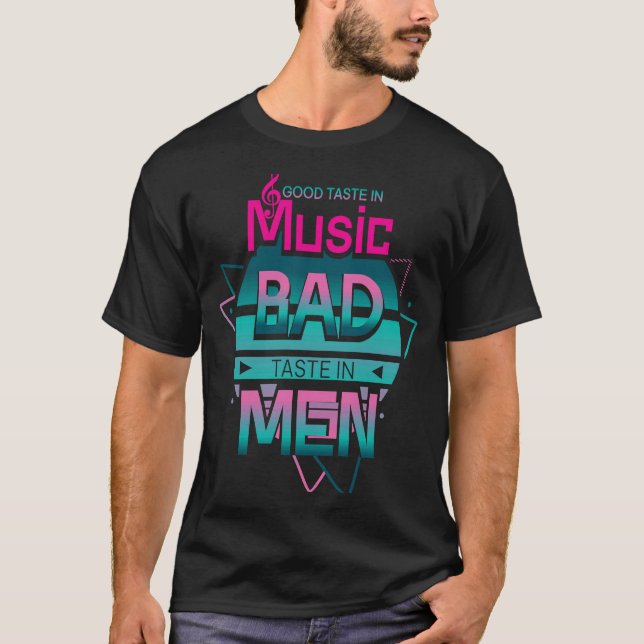 Camiseta Bom gosto na música mau gosto em homens e sarcásti (Frente)