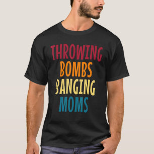 Camiseta Bombas atirando no futebol de Mães