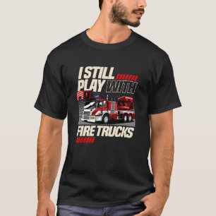 Camiseta Bombeiro ainda brinca com caminhões de incêndio