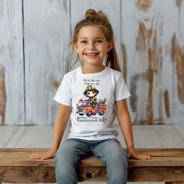 Camiseta Bombeiro alegre a conduzir um caminhão de bombeiro