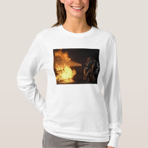 Camiseta Bombeiros extinguem uma pilha simulada
