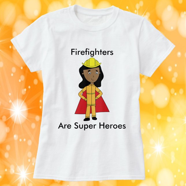 Camiseta Bombeiros são super heróis mulheres negras (A shirt featuring a black female firefighter and reads, "Firefighters Are Super Heroes".)