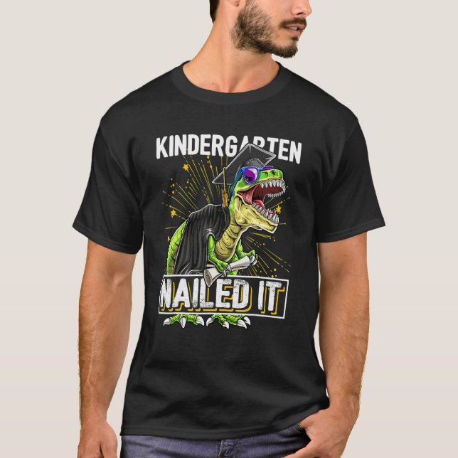 Camiseta Boné de formatura Rex Dinossaur Do Jardim De Infân (Frente)