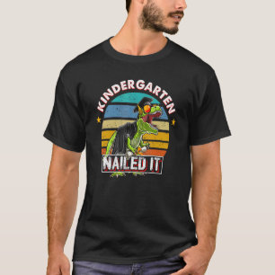 Camiseta Boné de formatura Rex Dinossaur Do Jardim De Infân