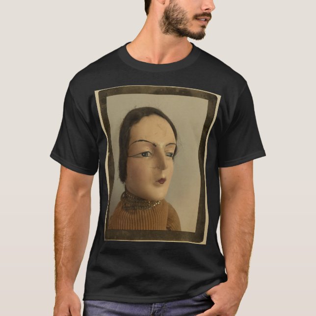 Camiseta Boneca Estranha (Frente)