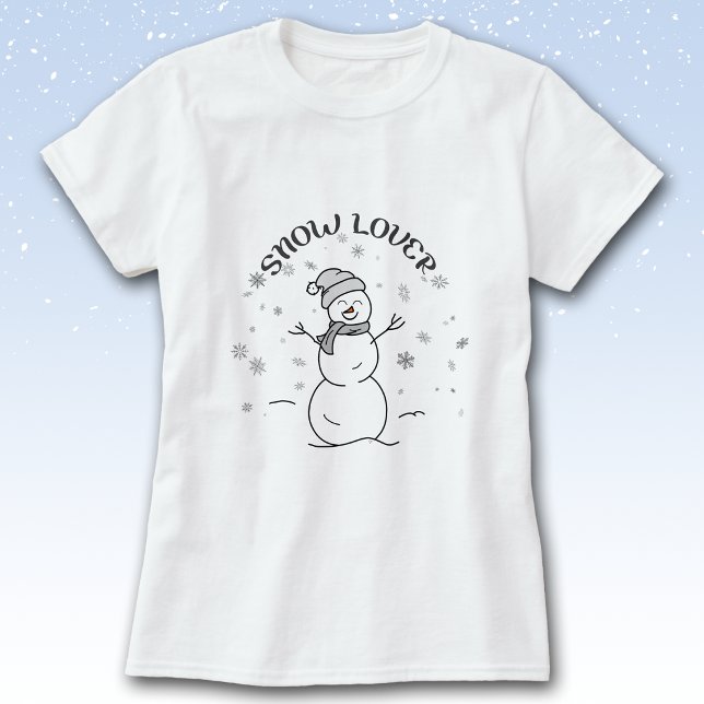 Camiseta Boneco de Neve Amante da Neve (White t-shirt with a grayscale illustration of a happy snowman, snowflakes, and SNOW LOVER text.)