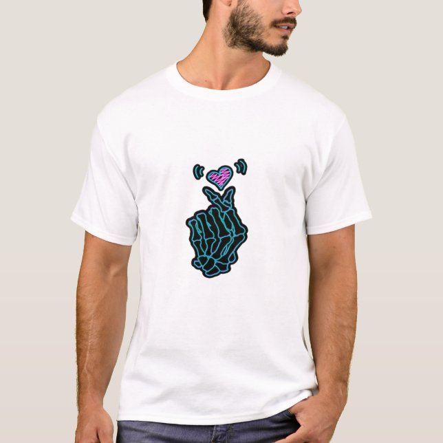 Camiseta Bonita Mãos De Esqueleto Com Sinal De Coração Para (Frente)