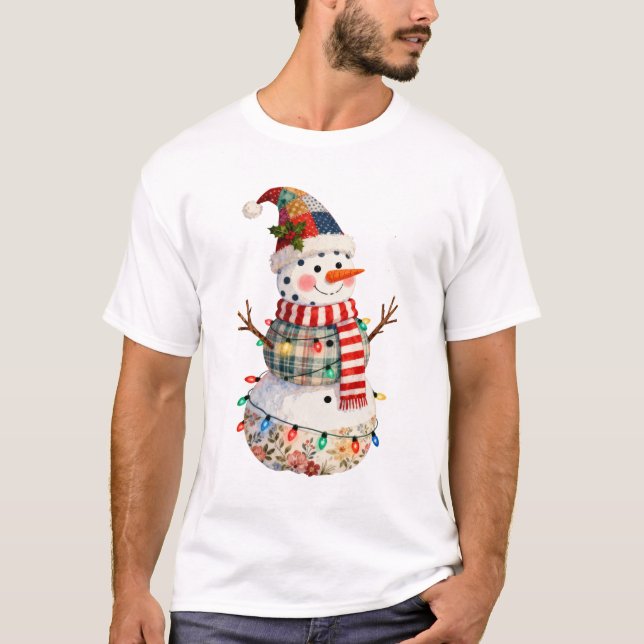Camiseta Bonito Boneco de Neve em Patchwork Luzes de Natal  (Frente)