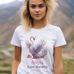 Camiseta Bonito Chá de fraldas De Rapariga Floral Rosa-Rosa<br><div class="desc">Descubra o encantador encanto da nossa coleção botânica "BeauLinda Chá de fraldas Rosa Rosa-Rosa-Rosa-Rosa-Rosa". Mergulhe na elegância de um cisne capturado no seu momento mais impressionante, asas se espalham e cauda tocaram numa exibição graciosa. Flores cor-de-rosa delicadas adornam os quatro cantos, ao redor do cisne com um tributo de beleza....</div>
