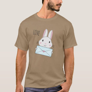 Camiseta Bonito coelhinho segurando carta de amor