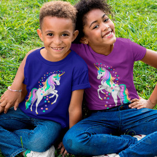 Camiseta Bonito Criação do Rainbow Unicorn Challing Stars