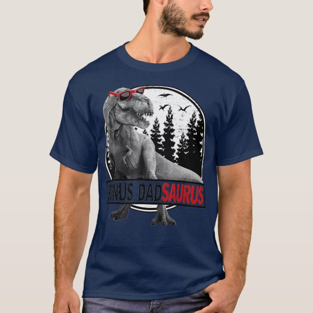 Camiseta Bonus Dadsaurus T Rex Dinossaur Pai Saurus Day (Frente)