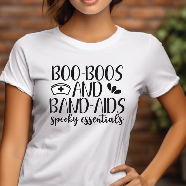 Camiseta Boo Boos e Banda-Aids assustam os princípios básic (Boo Boos and Band Aids Spooky Essentials Funny Halloween Nurse)