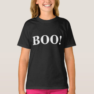 Camiseta Boo! em letras ousadas para o Dia das Bruxas