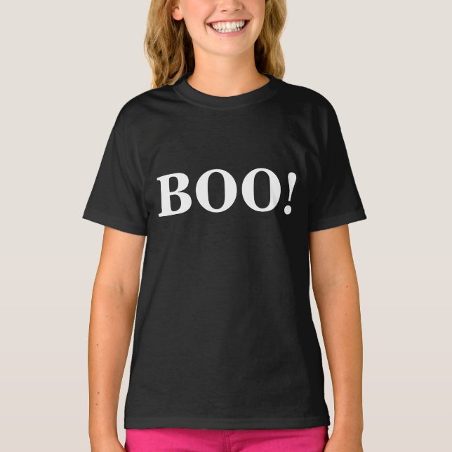 Camiseta Boo! em letras ousadas para o Dia das Bruxas (Frente)