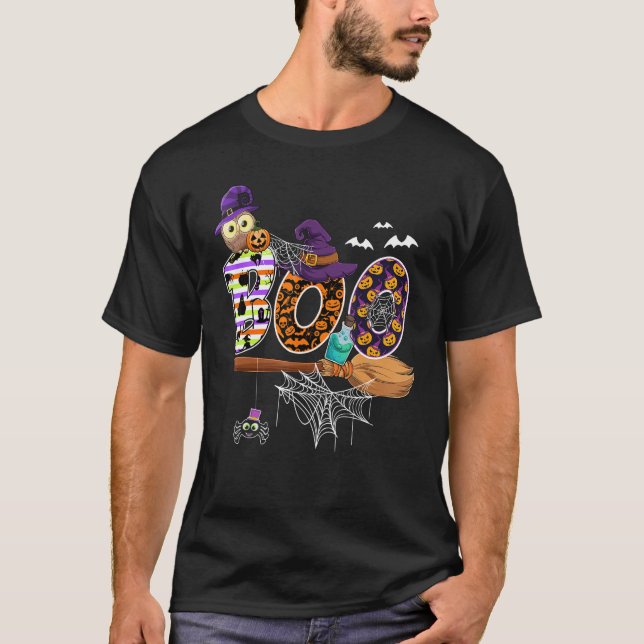 Camiseta Boo Funny Halloween Costume With Witch's Broom And (Frente)