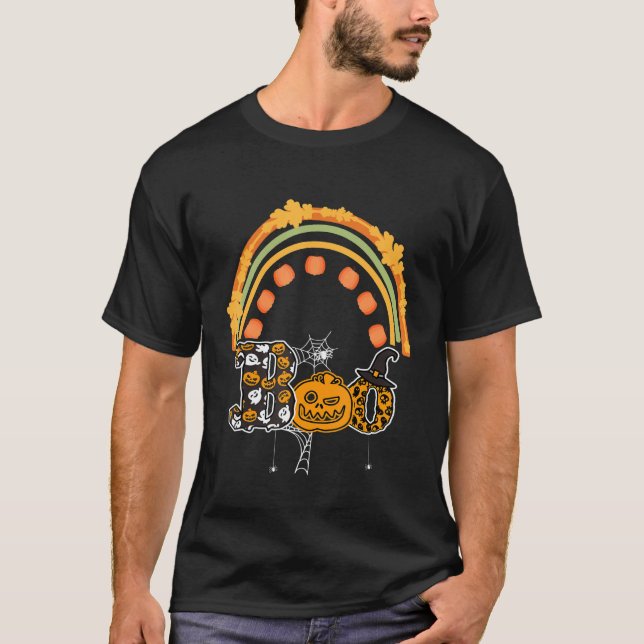 Camiseta Boo With Spiders And Witch Hat Halloween Rainbow (Frente)