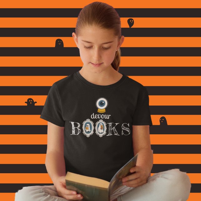 Camiseta Book Loving Ghosts Halloween (This item is for display purposes only to illustrate the design element. )