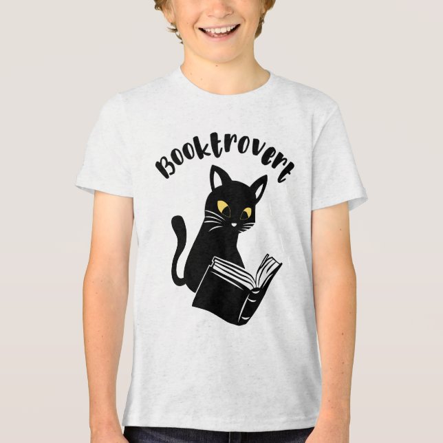 Camiseta Booktrovert cat com livro (Frente)