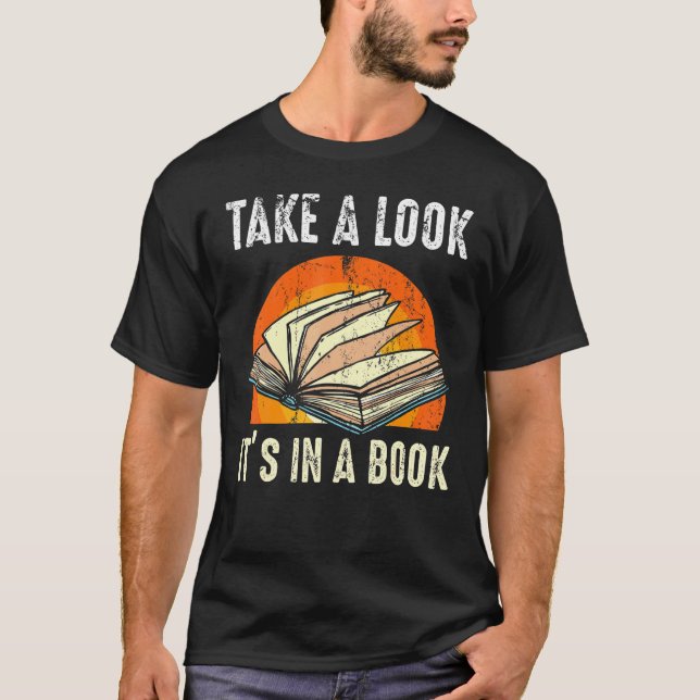 Camiseta Bookworms Lendo Dá Uma Olhada Num Livro (Frente)