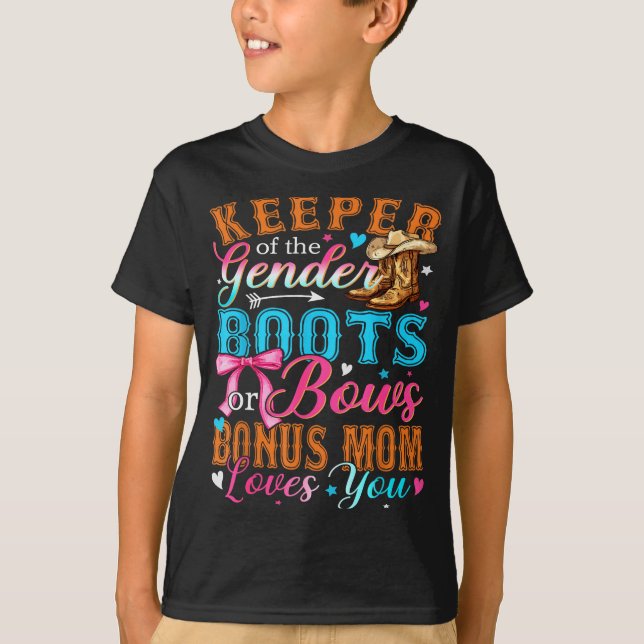 Camiseta Boots Or Bows Bonus Mom Loves You Gender Reveal Fa (Frente)