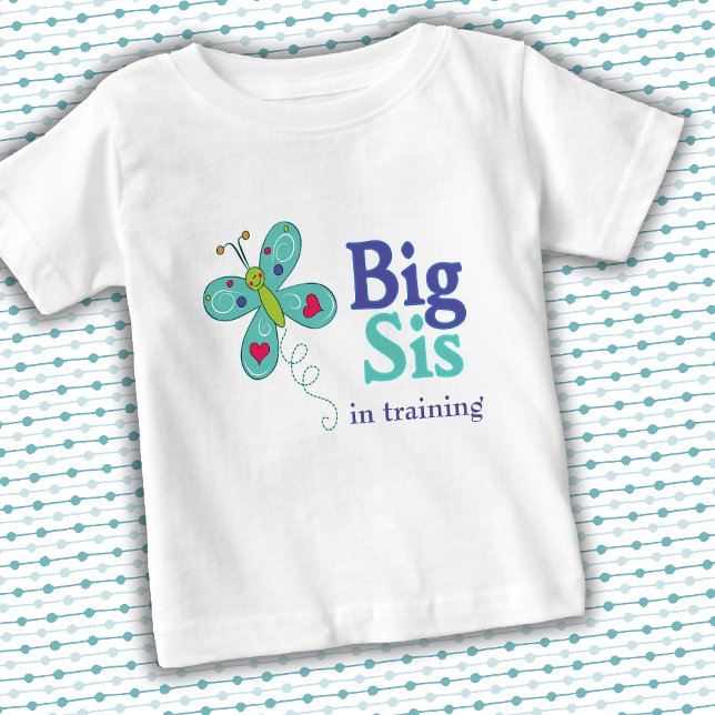 Camiseta Borboleta Branca Grande Sis (Replace "in training" with a name or other text of your choosing.)