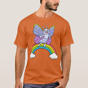 Camiseta Borboleta com arco-íris e nuvens