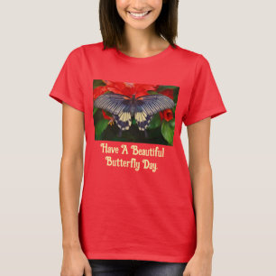 Camiseta Borboleta Em Flores Vermelhas
