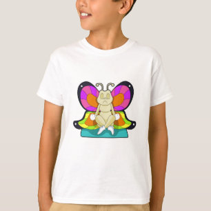 Camiseta Borboleta em Yoga com pernas cruzadas