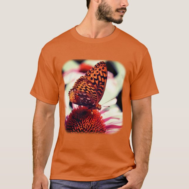 Camiseta Borboleta Na Natureza Do Coneflower (Frente)