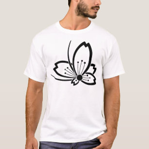 Camiseta Borboleta voando sobre cerejeira sombreada