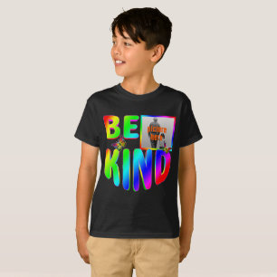 CAMISETA BORBOLETAS COLORIDAS ARCO-ÍRIS NA MODA SEJA GENTIL