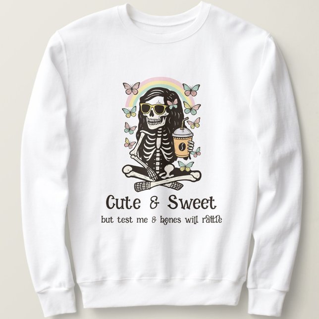 Camiseta Borboletas Esqueleto Fofo Doce de Halloween  (Cute, spooky, and sassy—your go-to Halloween hoodie for fall chills and bold vibes)