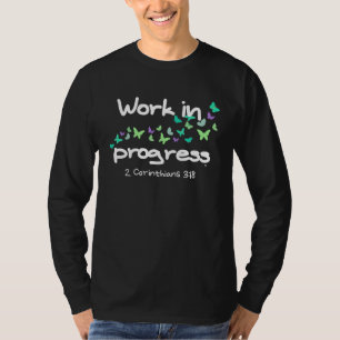 Camiseta Borboletas x Mulher TRABALHO EM ANDAMENTO Bíblia C