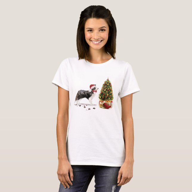 Camiseta Borda Collie Engraçado Cachorro de Natal com Árvor (Frente Completa)